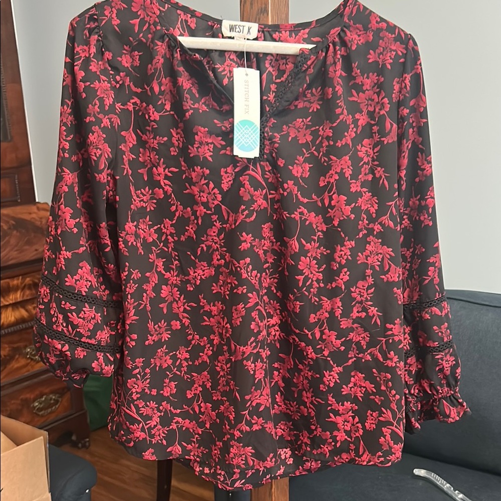 Black and Red Floral Women's Top New Stitch Fix West K